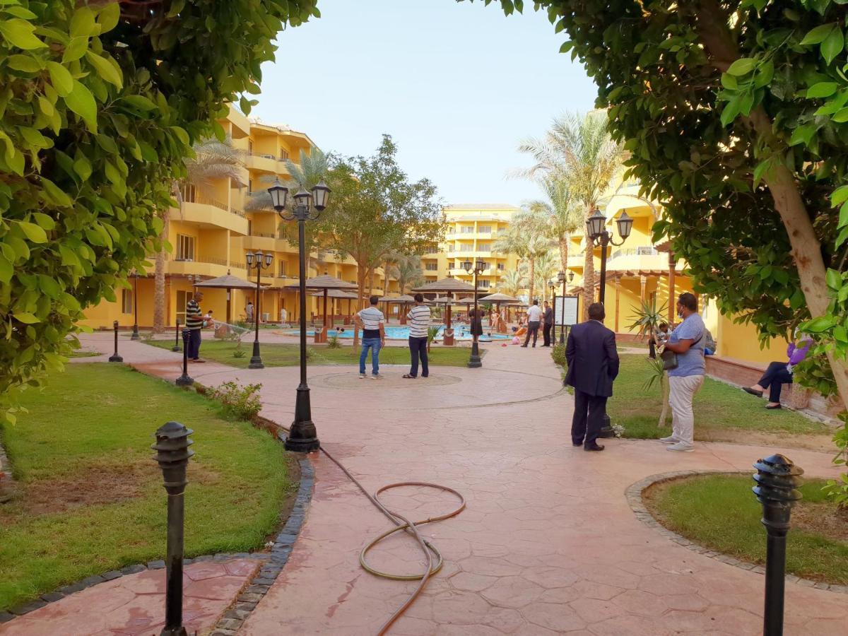 British Resort Pool View Apartments Hurghada Ngoại thất bức ảnh